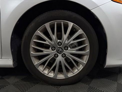 Used 2019 Toyota Camry XLE FWD image 11