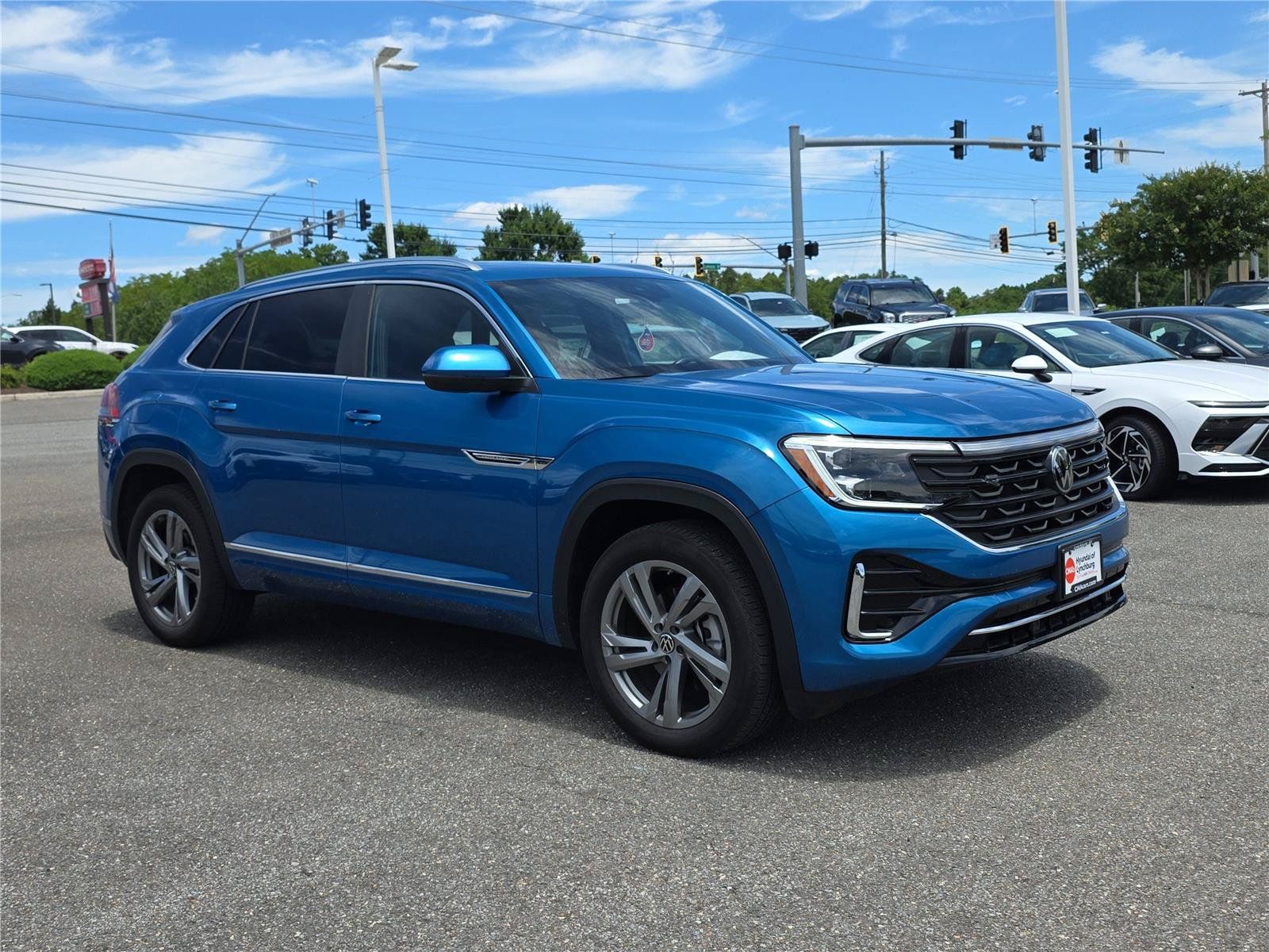 Used 2024 Volkswagen Atlas Cross Sport SEL R-Line AWD/4WD image 2