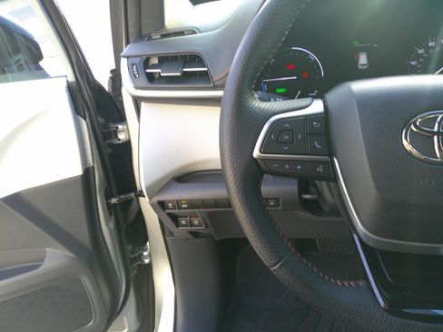 Used 2021 Toyota Sienna XSE image 61