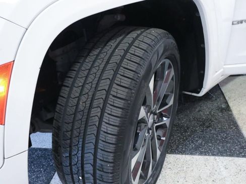 Used 2021 Jeep Grand Cherokee L Overland w/ Advanced Protech Group III RWD image 9