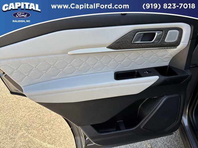 Certified 2025 Ford Explorer Platinum w/ LUX Leather Package AWD/4WD image 17