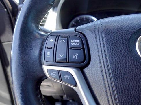 Used 2016 Toyota Highlander Limited Platinum FWD image 17