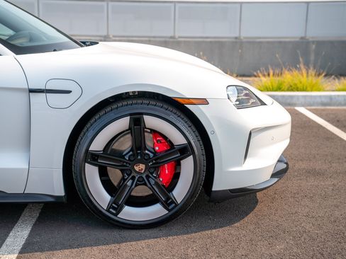 Certified 2025 Porsche Taycan 4S AWD/4WD image 9