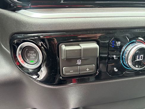 New 2026 GMC Sierra 1500 SLT AWD/4WD image 24