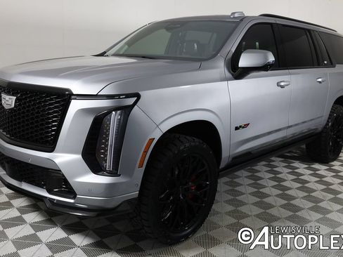 Used 2026 Cadillac Escalade ESV V w/ LPO, ONYX Package AWD/4WD image 9