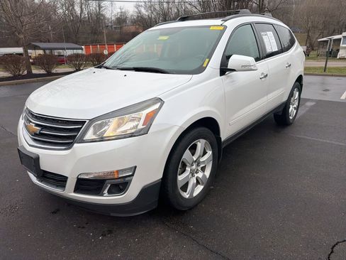 Used 2016 Chevrolet Traverse LT w/ Style and Technology Package image 9