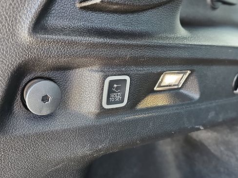 Used 2022 Jeep Grand Cherokee L Laredo image 30