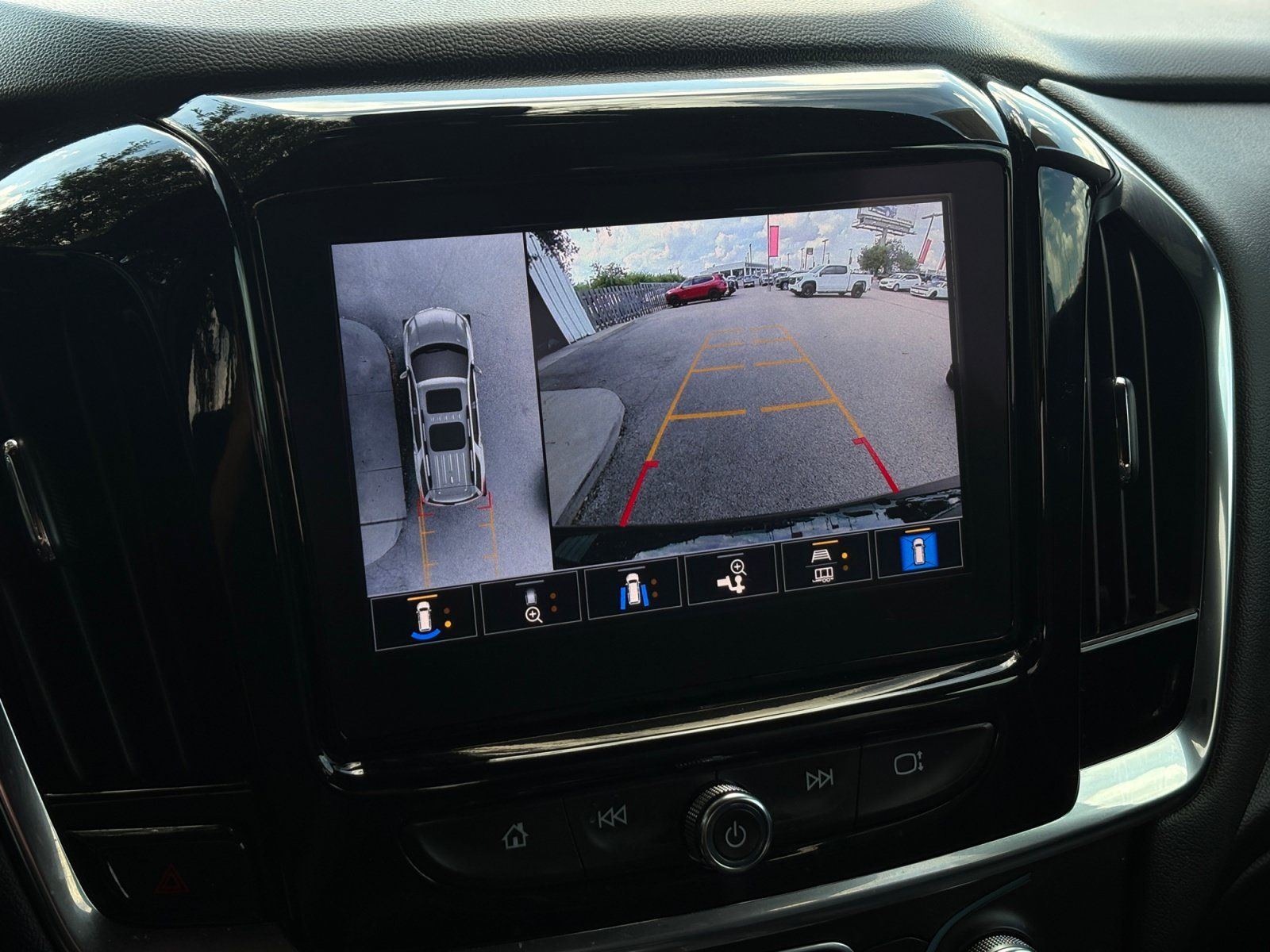 Used 2023 Chevrolet Traverse RS AWD/4WD image 15
