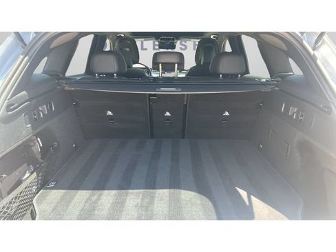 Used 2025 Mercedes-Benz GLC 350e 4MATIC image 28
