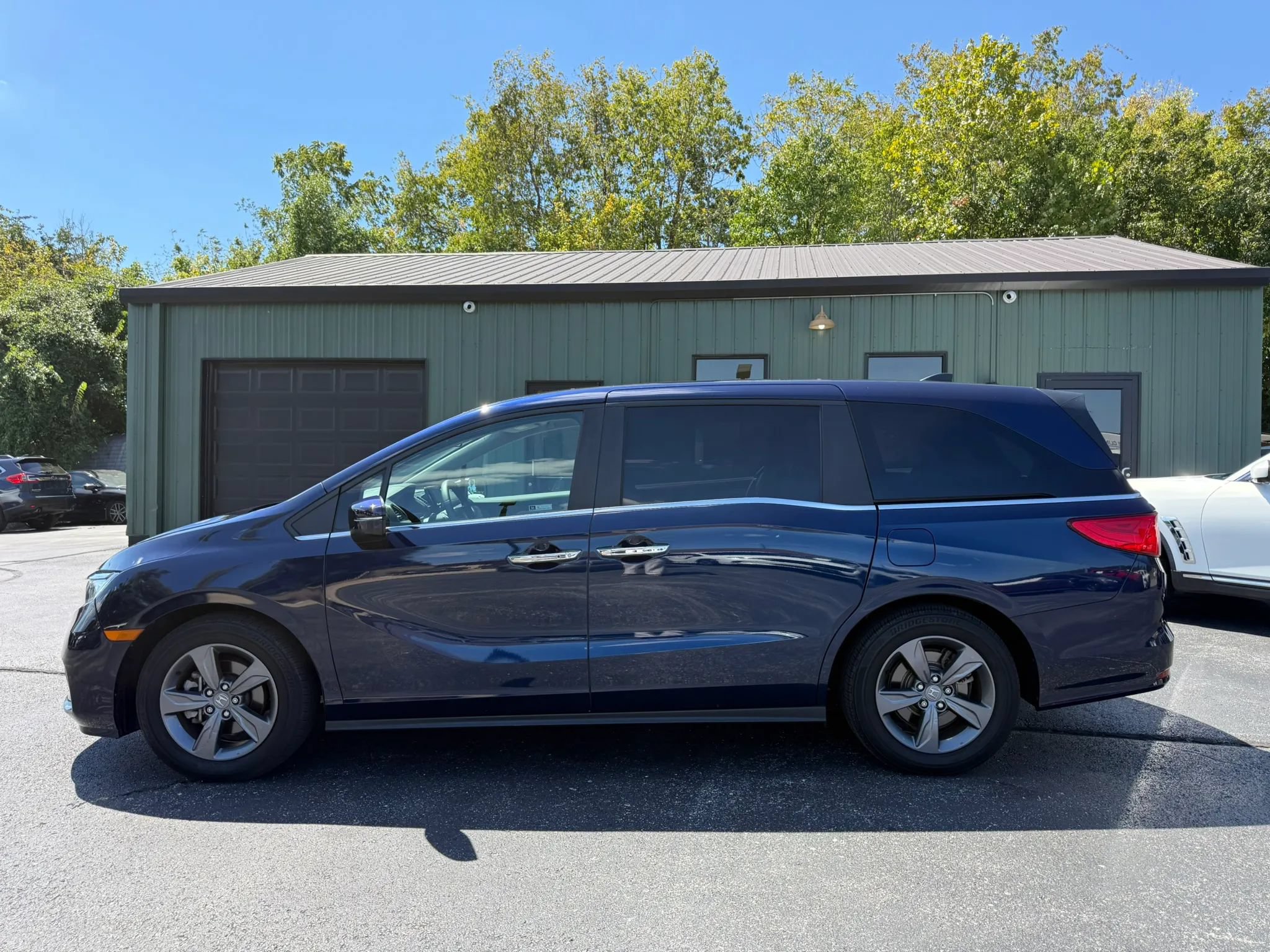 Used 2024 Honda Odyssey EX image 3