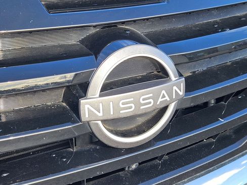 Used 2022 Nissan Pathfinder Platinum image 10