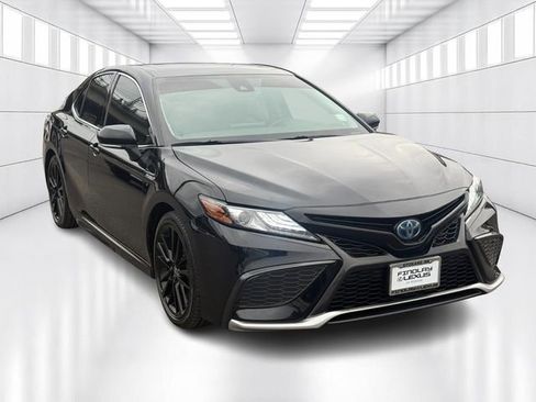 Used 2021 Toyota Camry XSE w/ Navigation Upgrade Package image 3