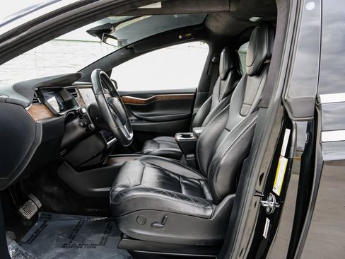 Used 2017 Tesla Model X 90D image 4