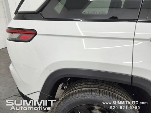 New 2025 Jeep Grand Cherokee Limited w/ Luxury Tech Group II image 30