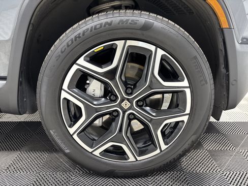 Used 2025 Rivian R1S Adventure AWD/4WD image 11