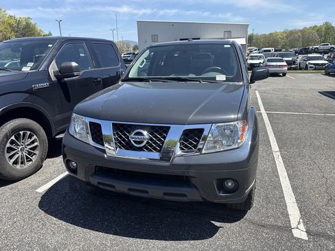 Used 2013 Nissan Frontier SV w/ SV Value Truck Pkg image 5