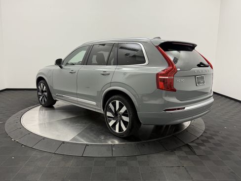 Certified 2024 Volvo XC90 T8 Plus AWD/4WD image 5
