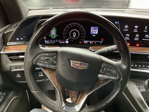 Used 2023 Cadillac Escalade Luxury AWD/4WD image 16
