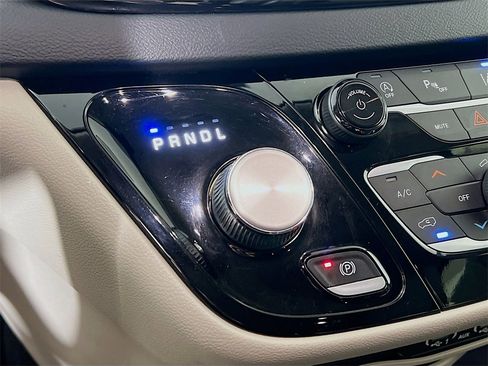 Used 2022 Chrysler Pacifica Touring-L image 16