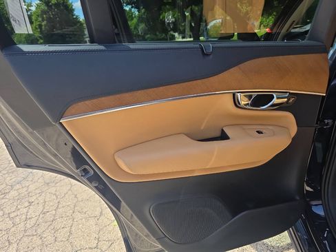 Used 2016 Volvo XC90 T6 Inscription w/ Convenience Package AWD/4WD image 10