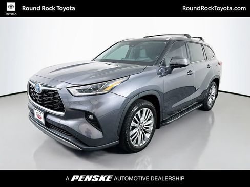 Used 2023 Toyota Highlander Platinum FWD image 1