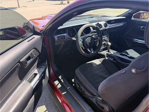 Used 2016 Ford Mustang Coupe RWD image 10