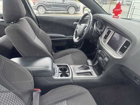 Used 2022 Dodge Charger SXT w/ Driver Convenience Group image 12