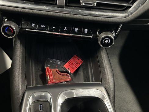 Used 2025 Chevrolet Equinox EV LT w/ Comfort Package image 34