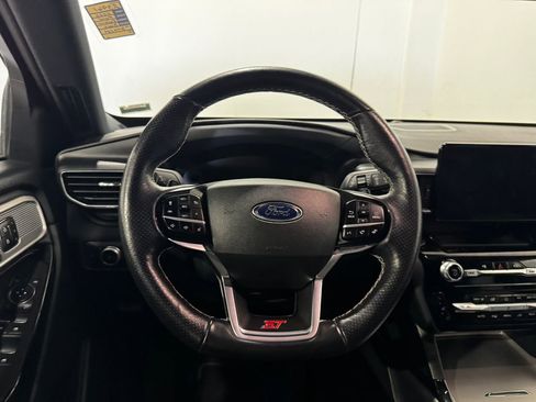 Used 2022 Ford Explorer ST w/ ST Street Pack AWD/4WD image 4