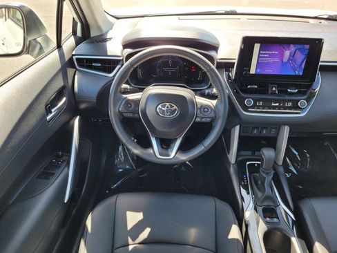 Used 2024 Toyota Corolla Cross XLE w/ Convenience Package FWD image 18