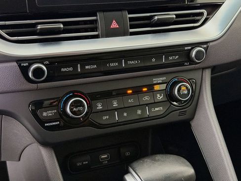 Used 2022 Kia Niro LXS FWD image 19