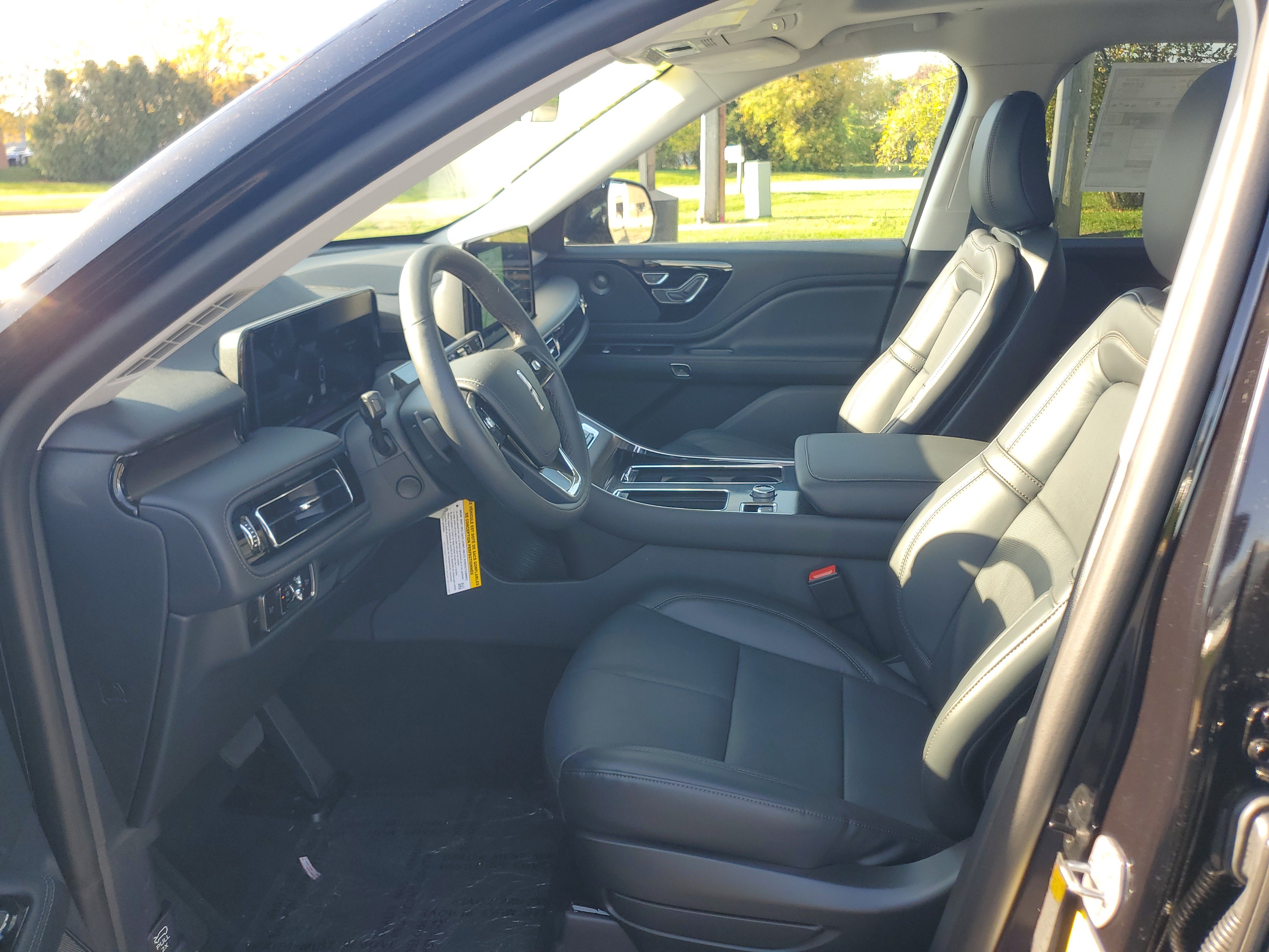 New 2027 Lincoln Aviator Reserve w/ Jet Appearance Package AWD/4WD image 11
