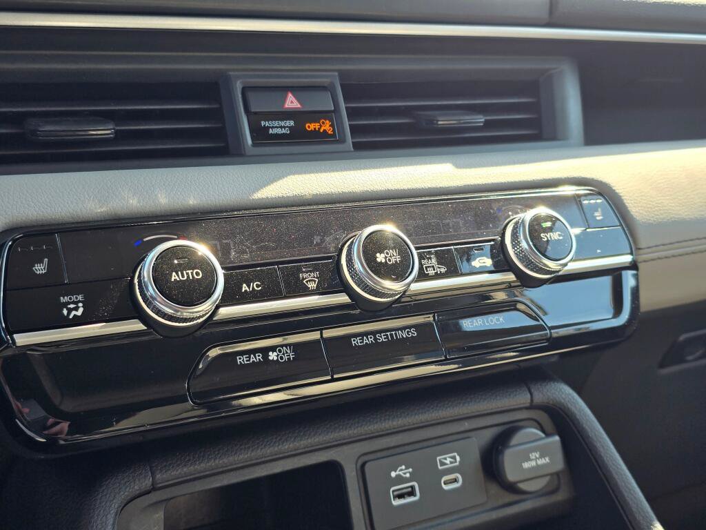 Certified 2025 Honda Pilot Touring image 24