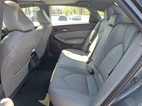 Certified 2022 Toyota Avalon Limited image 10