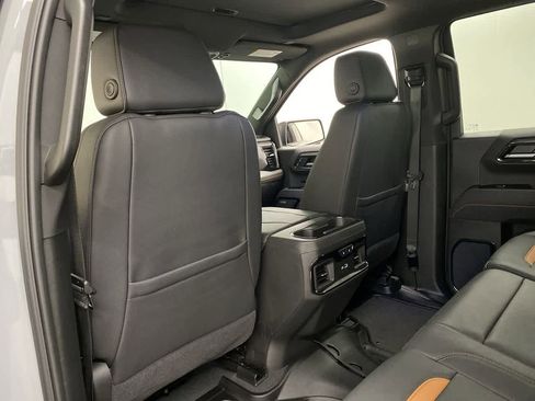 Used 2025 GMC Sierra 1500 AT4 w/ AT4 Premium Package image 15