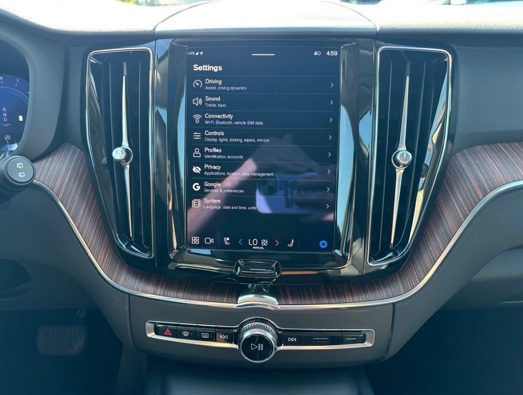 Certified 2023 Volvo XC60 B5 Plus w/ Climate Package AWD/4WD image 12