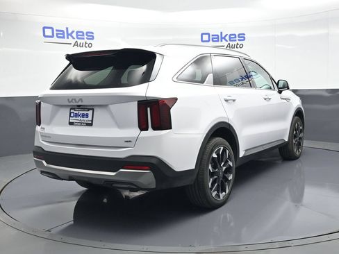 Certified 2026 Kia Sorento EX AWD/4WD image 7
