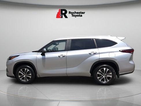 Certified 2024 Toyota Highlander XLE AWD/4WD image 4