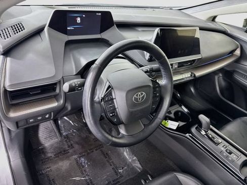 Certified 2025 Toyota Prius XLE FWD image 10