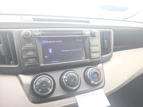 Used 2013 Toyota RAV4 LE FWD image 7