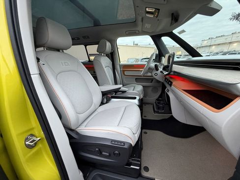 New 2025 Volkswagen ID. Buzz 1st Edition image 28