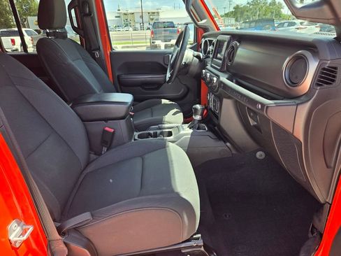 Used 2018 Jeep Wrangler Unlimited Sport S AWD/4WD image 15