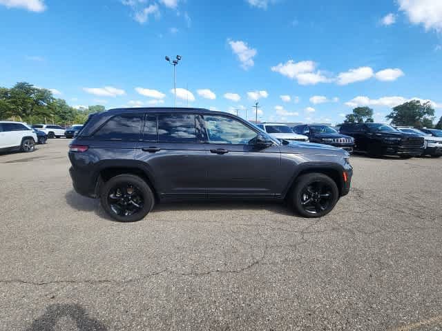 Used 2023 Jeep Grand Cherokee Altitude AWD/4WD image 9