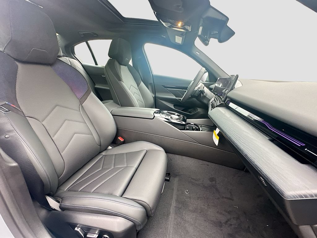 Used 2026 BMW 530i w/ M Sport Package RWD image 30