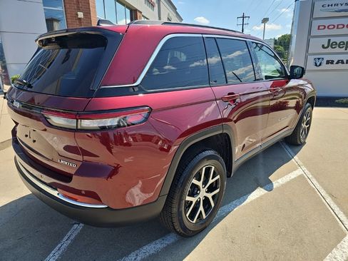 Certified 2025 Jeep Grand Cherokee Limited w/ Luxury Tech Group II AWD/4WD image 17
