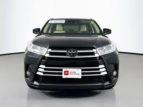 Certified 2017 Toyota Highlander XLE AWD/4WD image 2