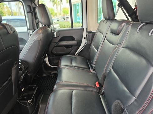Used 2019 Jeep Wrangler Unlimited Sahara AWD/4WD image 12
