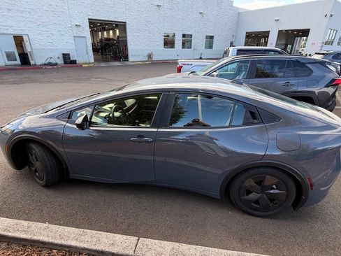 Used 2025 Toyota Prius Plug-In Hybrid FWD image 4