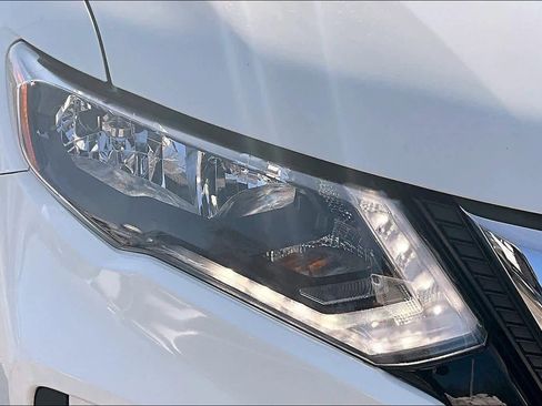 Used 2019 Nissan Rogue S image 81