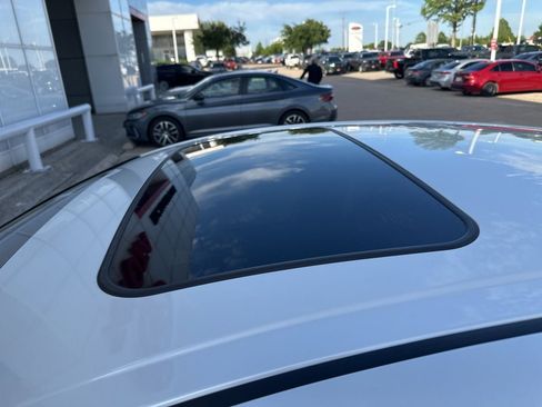 Used 2022 Toyota Prius Limited w/ Premium Convenience Package image 6